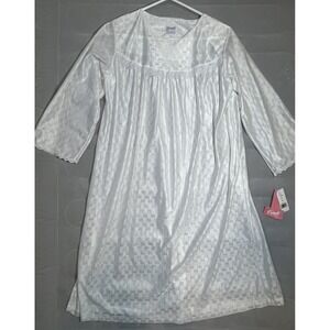 Carole Nylon vintage New M Medium white nightgown button open back hospital gown